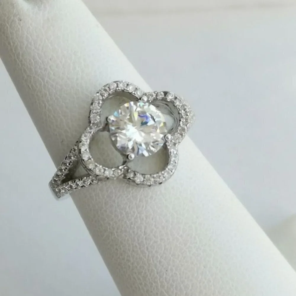 NEW Sterling Silver Clover CZ ring size 6